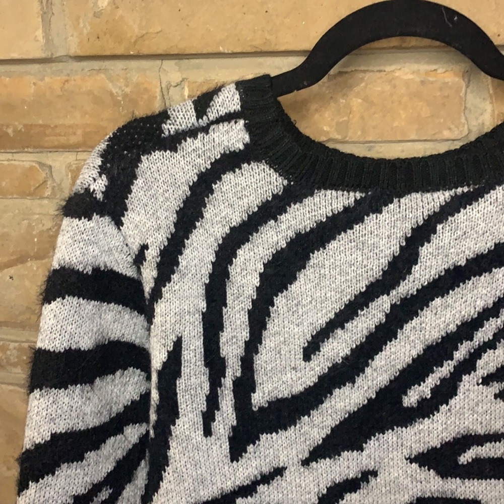 Cropped black/gray zebra printed sweater